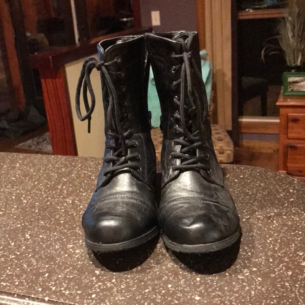 Combat boots